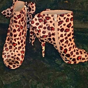 Rockin animal print/white high heels Kate Young  👉Used👈